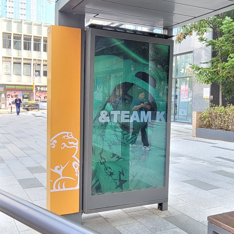 [&TEAM K] HYBE週邊的士站廣告 應援廣告案例研究（2025/10）